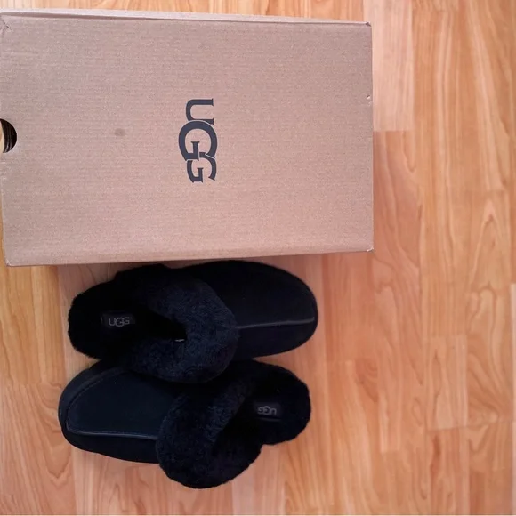 Black Suede Fur-Lined Ugg Slippers - Picture 7 of 7